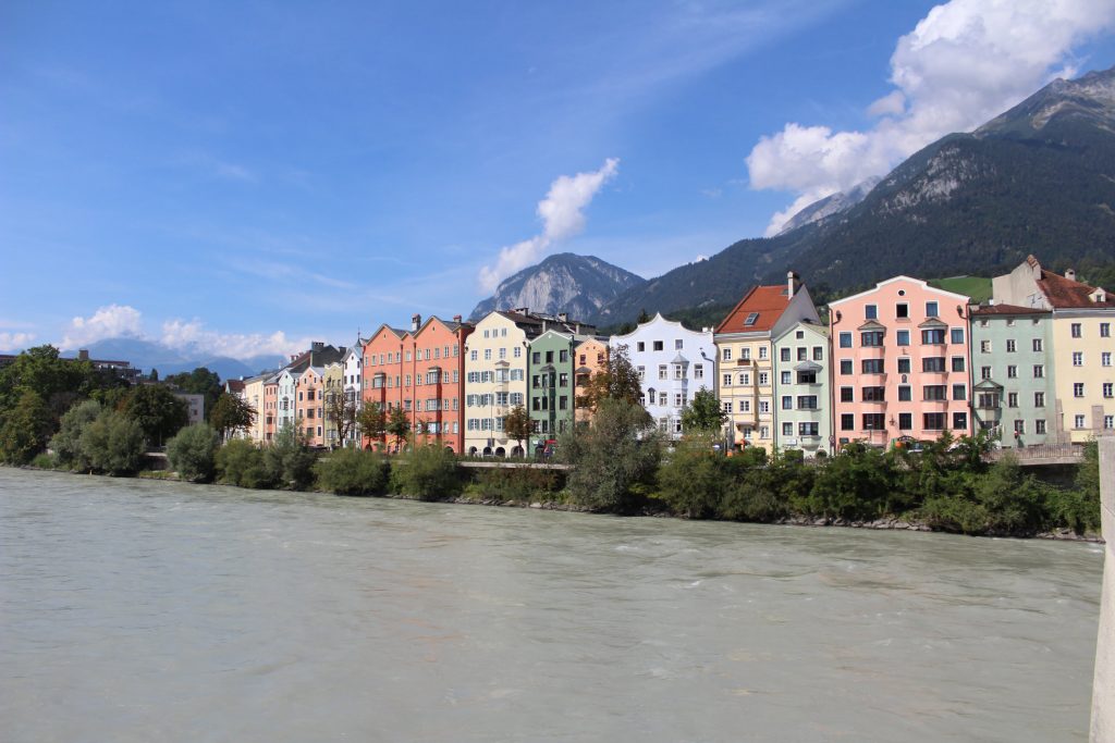 Le case colorate  nel quartiere di Mariahilf, Innsbruck